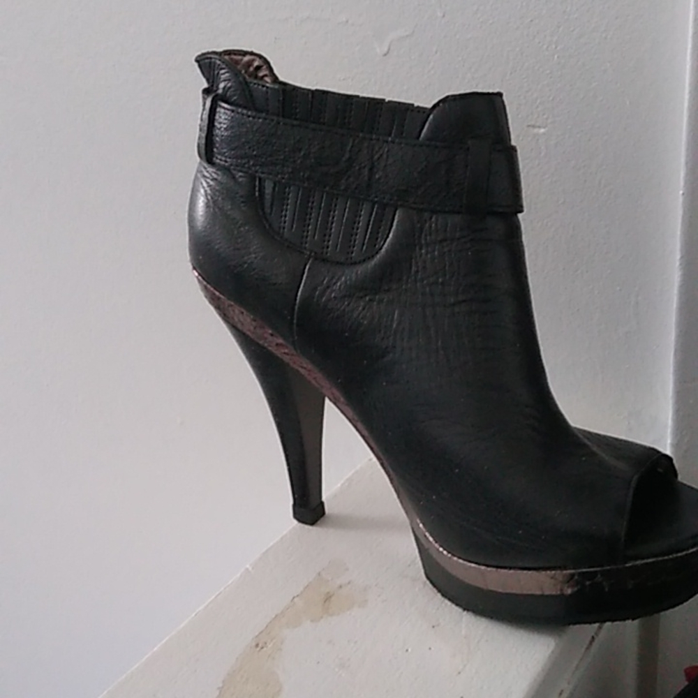Steve Madden Black Ankle Leather Boots